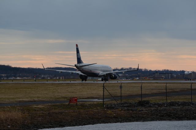 Embraer ERJ-190 (N951UW)