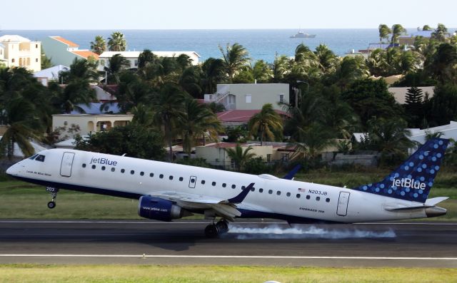 Embraer ERJ-190 (N203JB)