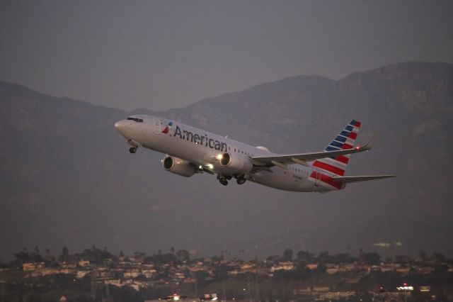 Boeing 737-800 (N956NN)