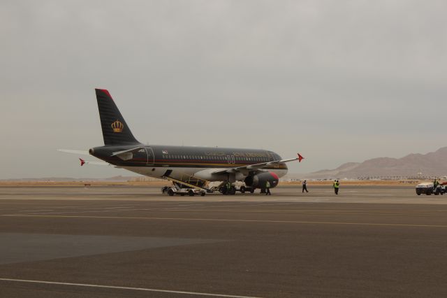 Airbus A320 — - Waiting at HESH for our flight to LSZH... Time to get some shoots of nice Planes...