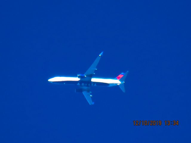 Boeing 737-900 (N870DN)