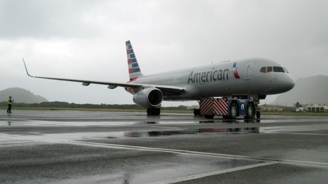 Boeing 757-200 (N198AA)