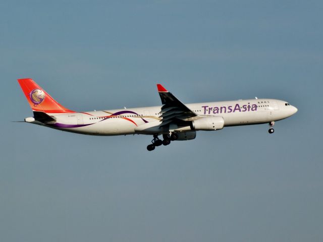 Airbus A330-300 (B-22102)
