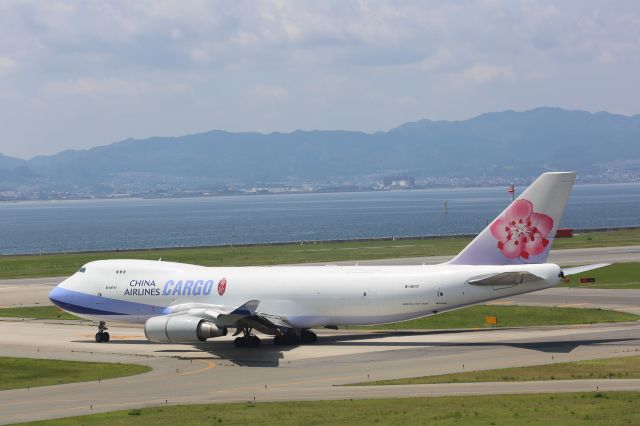 Boeing 747-400 (B-18717)