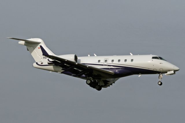 Bombardier Challenger 300 (HB-JTB)