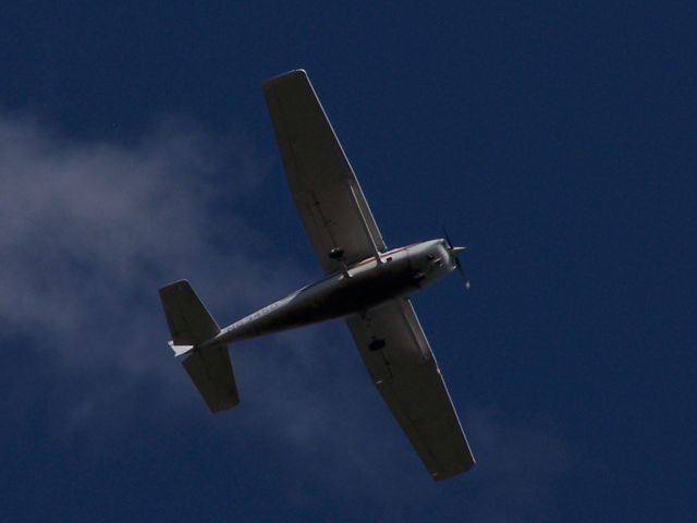 Cessna Skyhawk (N63450) - 2/8/09.