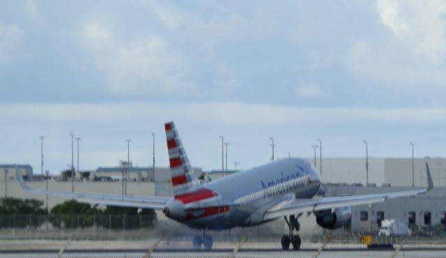 Airbus A319 (N4005X)