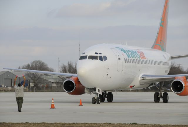 Boeing 737-700 (N306AL) - Frank marshaling the Boeing 737