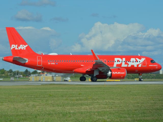 Airbus A320neo (TF-PPB) - Departing from RWY04R