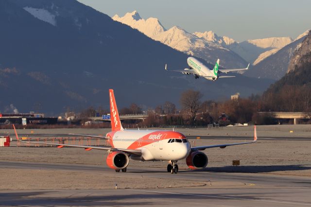 Airbus A320 (G-UZLK)