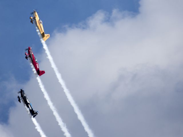 EXTRA EA-300 (N580GP) - Oshkosh 2013!