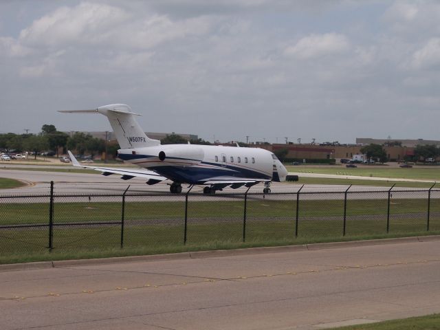 Bombardier Challenger 300 (N507FX)