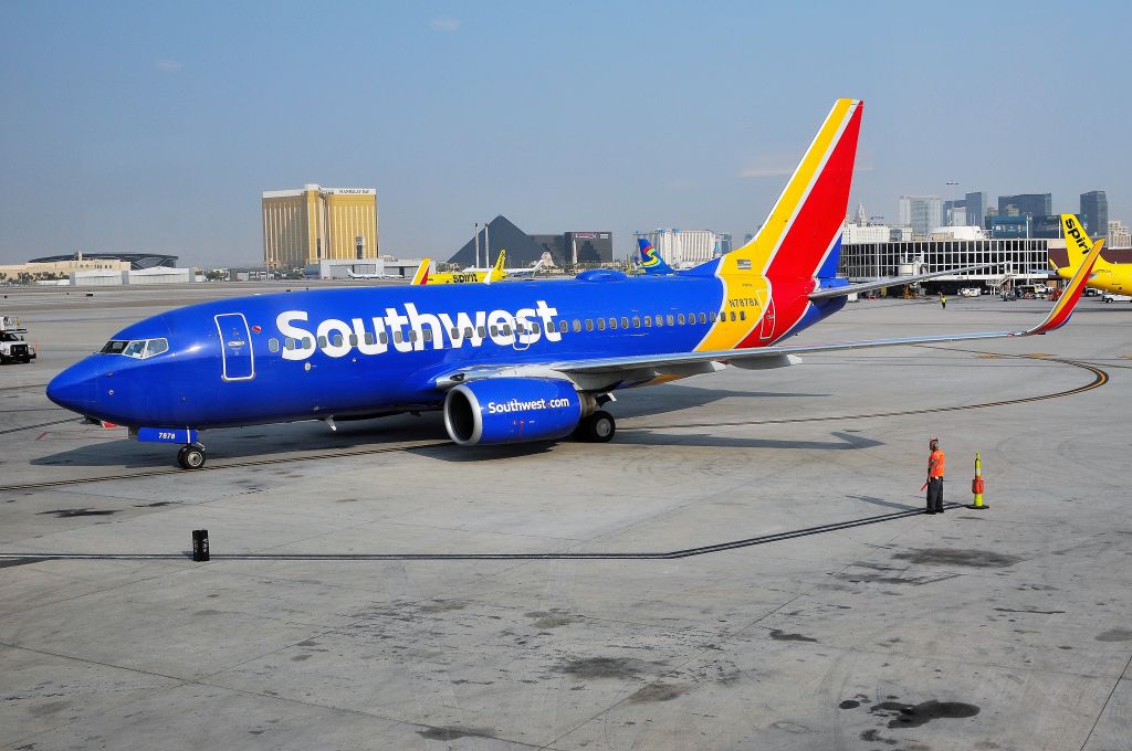 Boeing 737-700 (N7878A) - 08-21-20