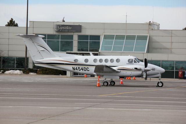 Beechcraft Super King Air 200 (N454DC)