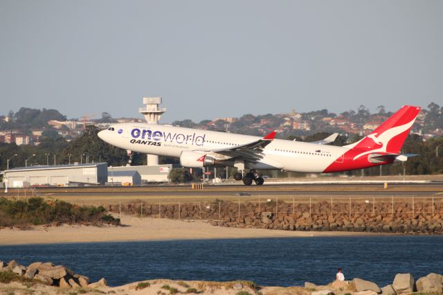 Airbus A330-300 (VH-EBV)