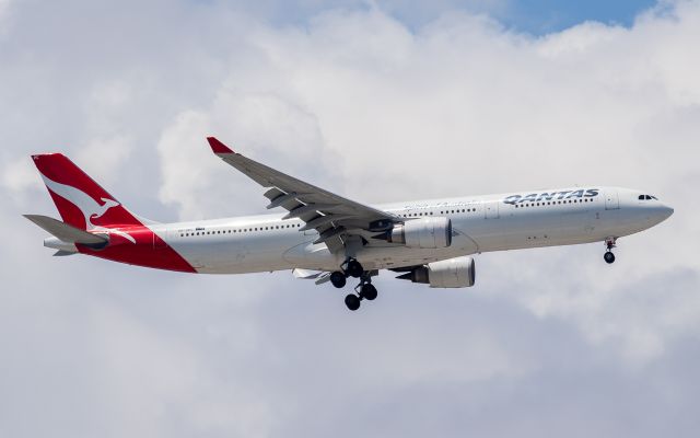 Airbus A330-300 (VH-QPC)