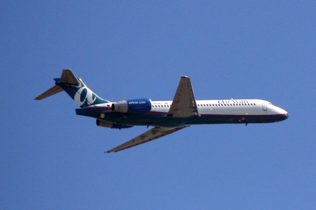 Boeing 717-200 (N920AT) - AirTran Flight 1229 (N920AT) departs Runway 14 at Sarasota-Bradenton International Airport enroute to Indianapolis International Airport