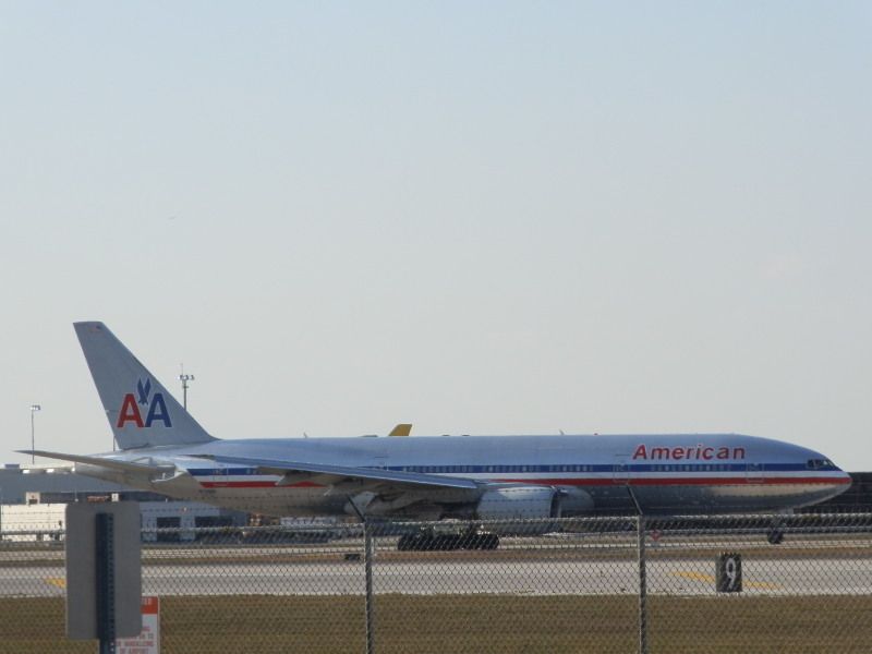 Boeing 777-200 (N758AN)