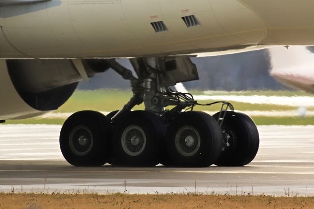 Boeing 777-200 (A6-ETS)
