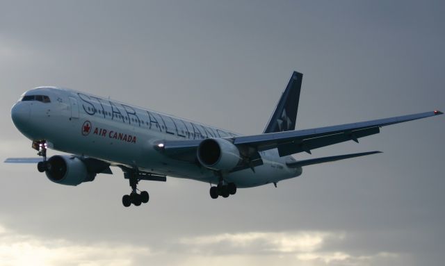 BOEING 767-300 (C-FMWY) - LANDING 10