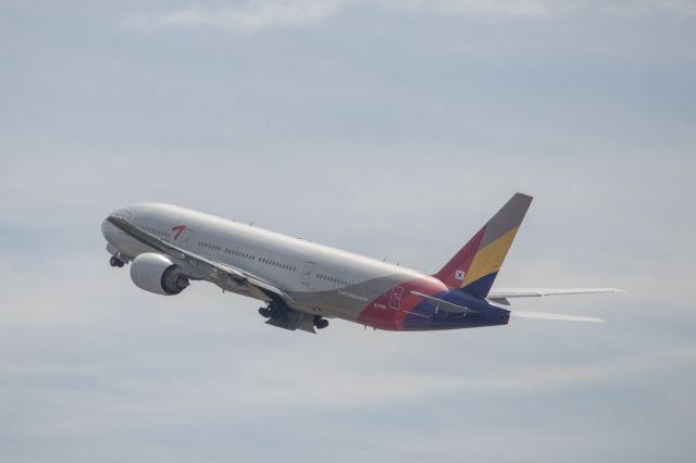 BOEING 777-200LR (HL7700) - Asiana flight 271 to Seoul, South Korea.