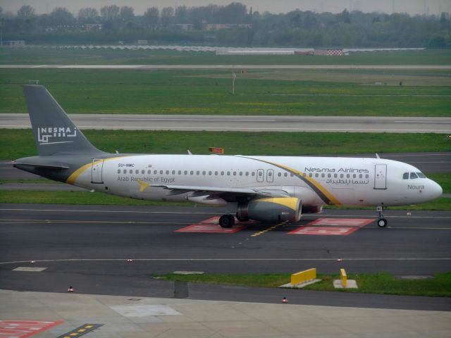 Airbus A320 (SU-NMC) - Nesma Airlines A320-200 SU-NMC in DUS, taxiing to rwy 23L. Seen 05.04.2014.