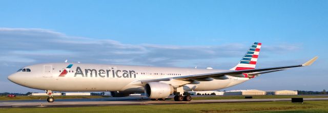 Airbus A330-300 (N275AY) - Coming in from LHRbr /br /10/6/18