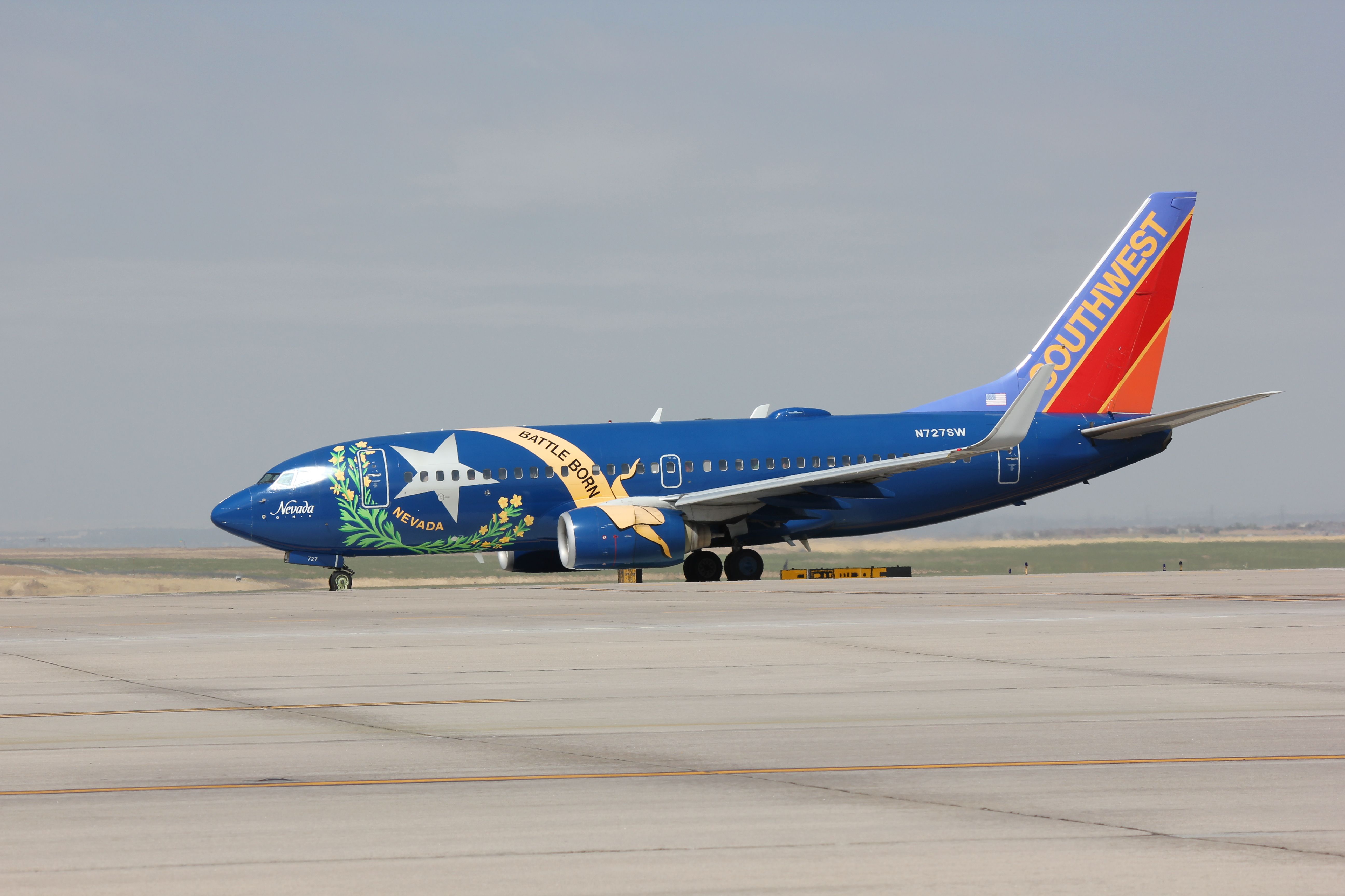 Boeing 737-700 (N727SW) - Painted up with the Nevada state flag.