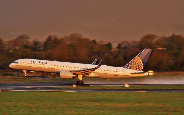 Boeing 757-200 (N19130) - united b757-2 n19130 dep shannon 8/1/16.