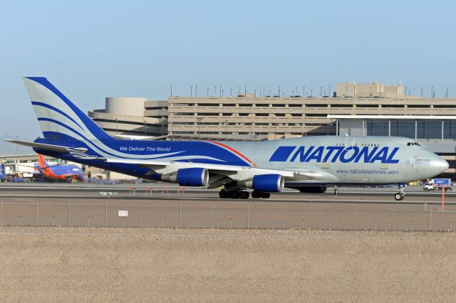 Boeing 747-400 (N952CA)