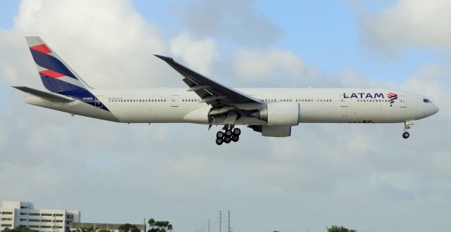 BOEING 777-300ER (PT-MUB)