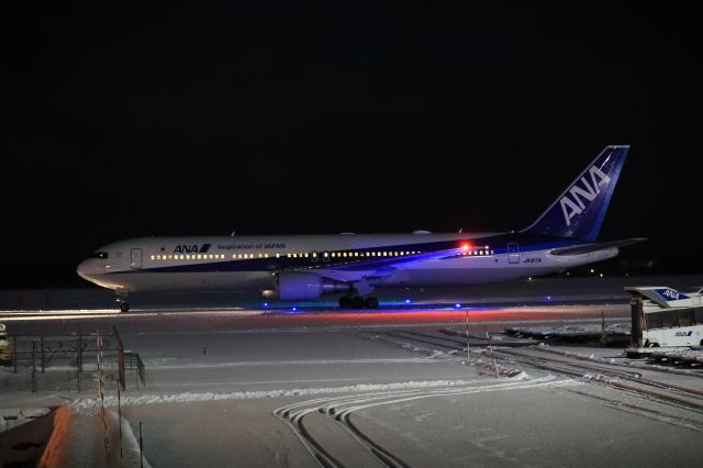 BOEING 767-300 (JA617A) - December 26, 2023:HKD-HND.