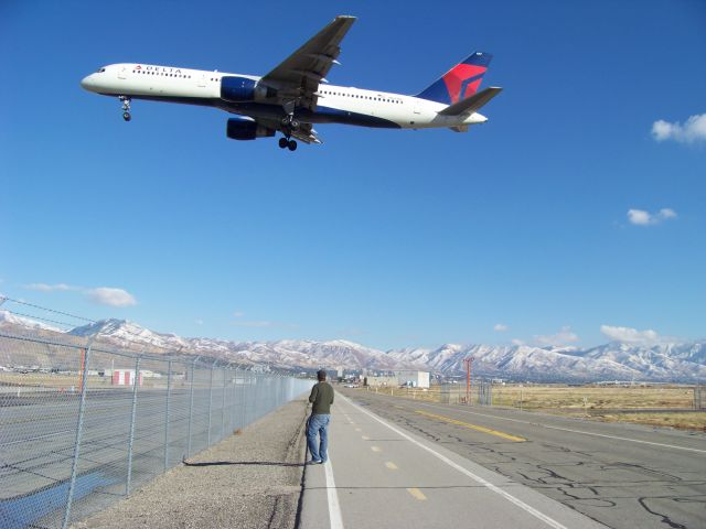 Boeing 757-200 (N647DL)