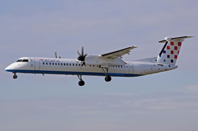 de Havilland Dash 8-400 (9A-CQF)