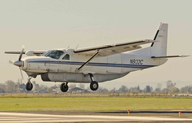 Cessna Caravan (N932C) - Crossing over the runway threshold, RWY One-Two, Merced Regional Airport.