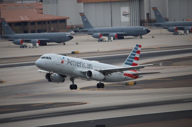 Airbus A320 (N661AW)