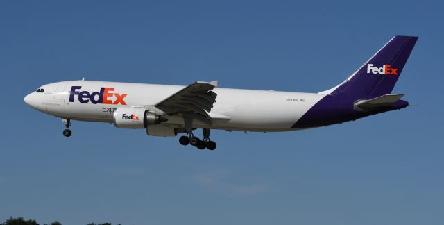 N653FE — - Approaching 33L