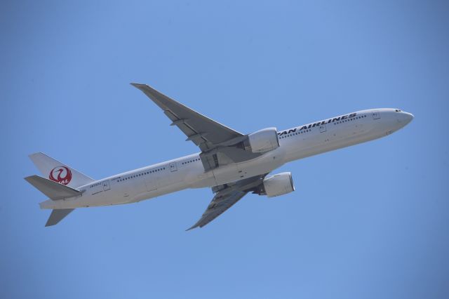 BOEING 777-300ER (JA737J)