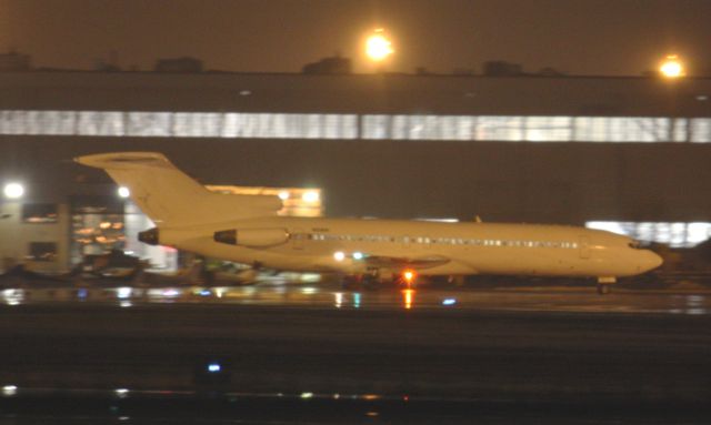 BOEING 727-200 (N104HR) - Sports charter for Houston Rockets who were playing the Celtics