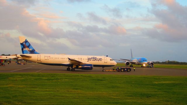 Airbus A320 (N630JB)