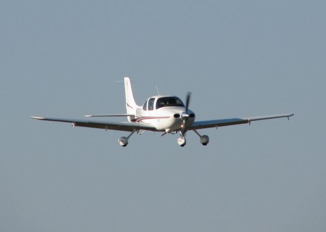 Cirrus SR-22 (N742PD) - Landing on runway 14 at t he Shreveport Downtown airport.