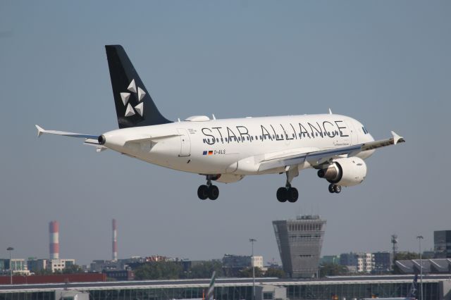 Airbus A319 (D-AILS) - As DLH1612 MUC-WAW.