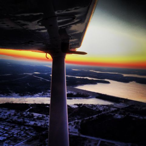 Cessna Skyhawk (N370JA) - Keystone Lake after it snowed and looking at the sunset