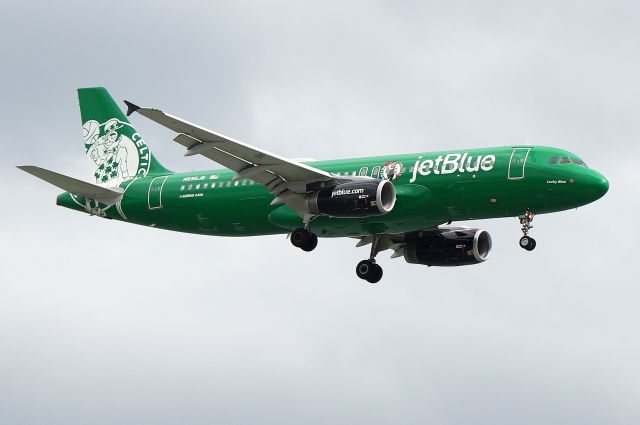 Airbus A320 (N595JB) - 'Lucky Blue' arriving from Punta Cana