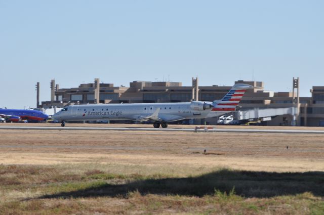 Canadair Regional Jet CRJ-200 (N916FJ)