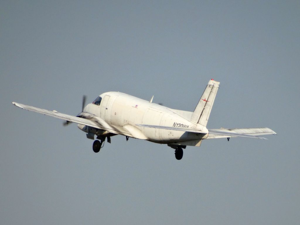 Embraer EMB-110 Bandeirante (N120WA)