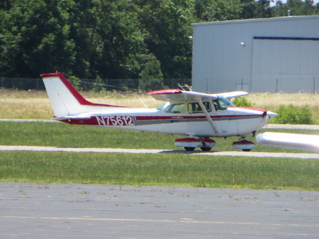 Cessna Skyhawk (N75612)