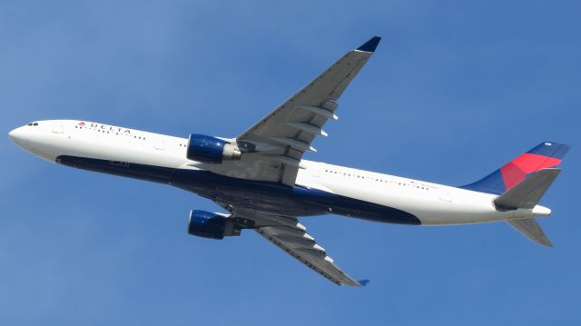 Airbus A330-300 (N806NW) - Climbing out of Rwy 27. Special visitor to SAN. Jan 2016