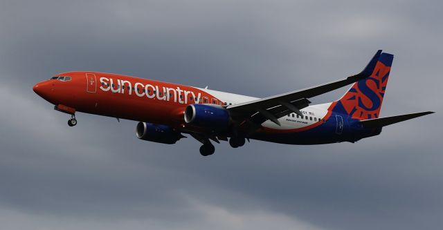 Boeing 737-700 (N836SY) - First Sun Country 737 landing at BTV 16 June 2022.