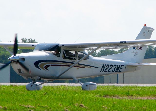 Cessna Skylane (N223ME) - At Downtown Shreveport. 